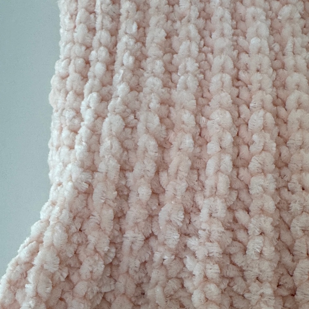 NWOT!!!! Elegant Pink Knit Scarf - Picture 5 of 5